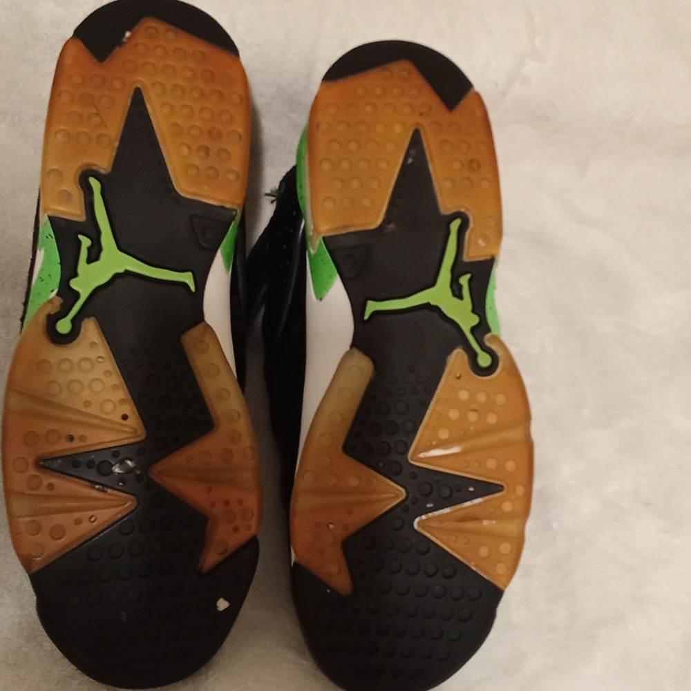 Jordan Kids Black and Neon Green Sneakers - Picture 7 of 9